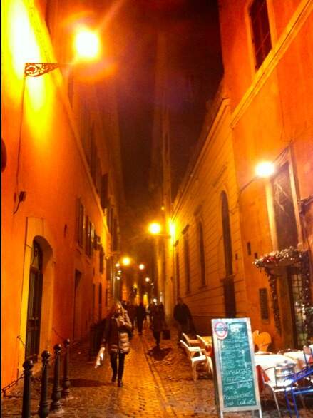 罗马夜晚街景.jpg