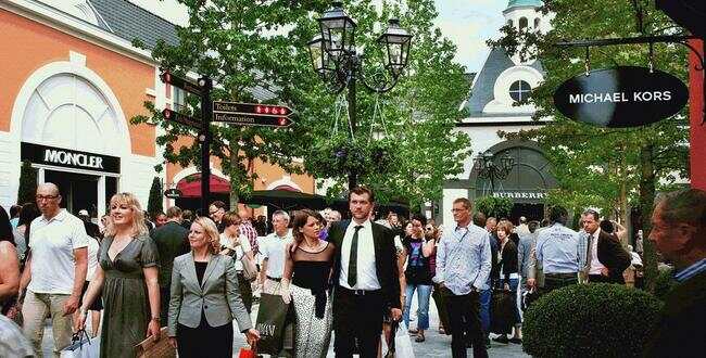 designer-outlet-roermond-fasion-street.jpg