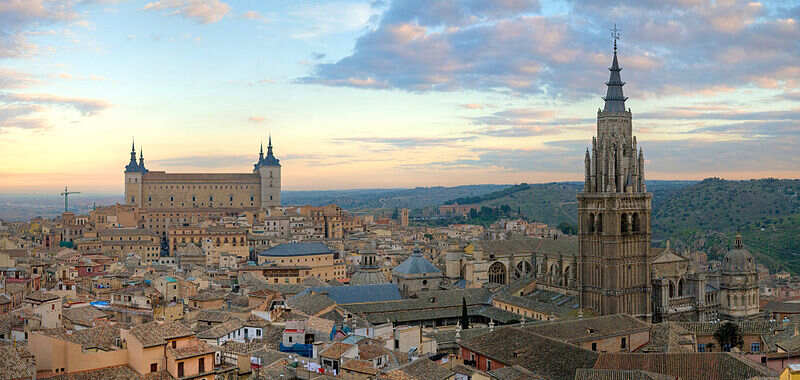 800px-Toledo_Skyline_Panorama,_Spain_-_Dec_2006.jpg