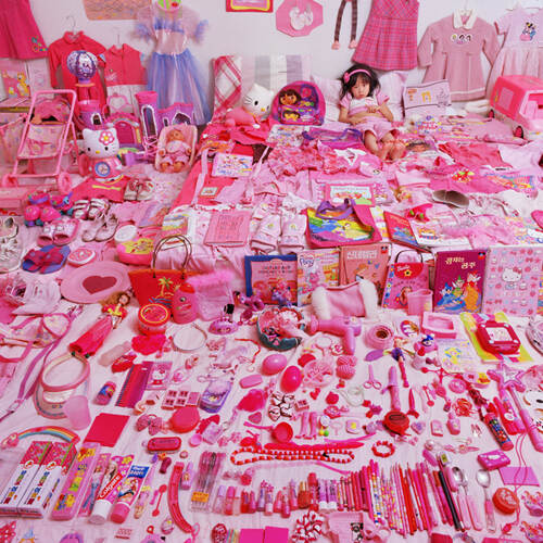 seowoo-and-her-pink-things_m.jpg