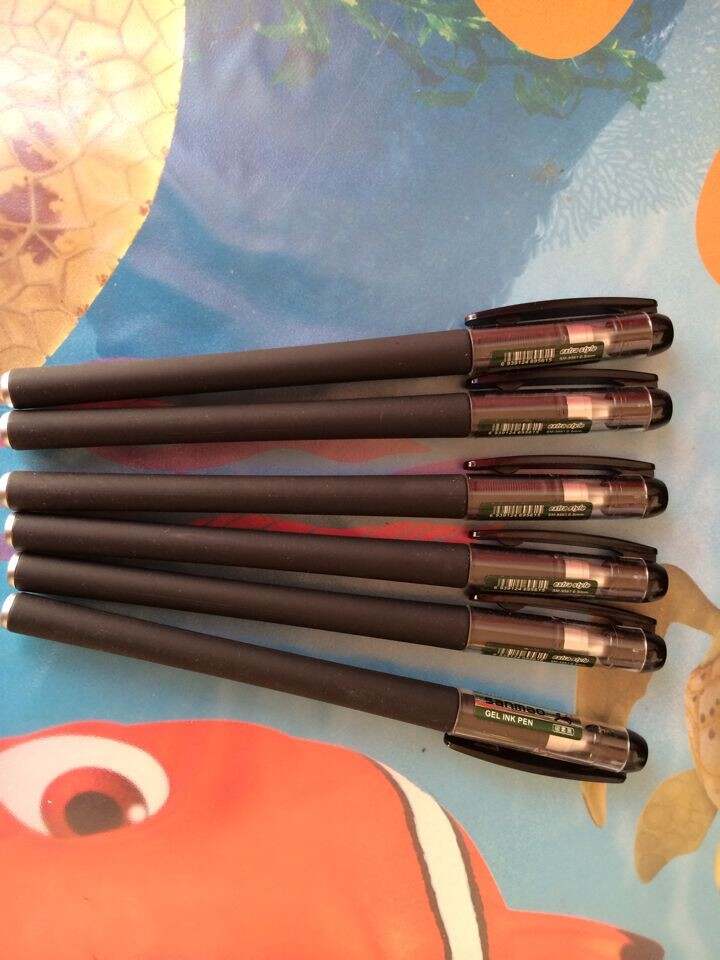 黑色的水笔 6个 3欧