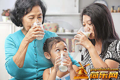 asian-female-generations-drinking-milk-12600687.jpg