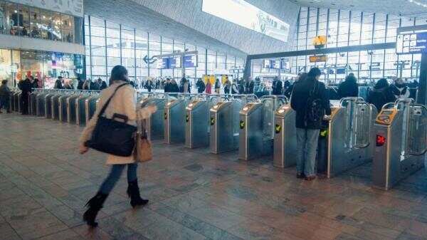 Rotterdam火车站刷卡门将于今年5月全部关闭，不刷卡别想进