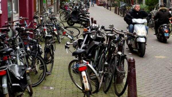 阿姆免费回收废旧自行车消息一出，旧自行车数量剧增