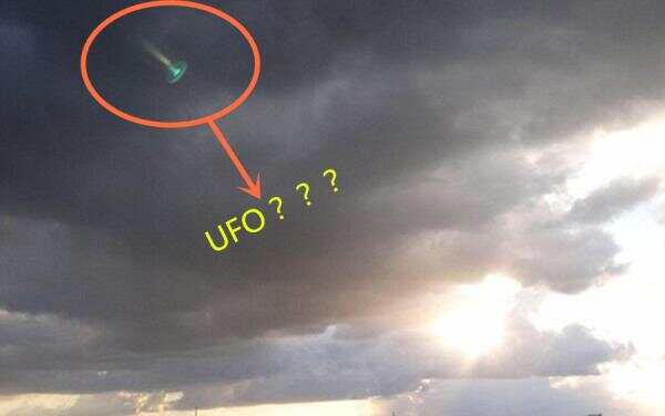 荷兰昨天有人拍到了UFO？这个打开方式让人好像知道了什么