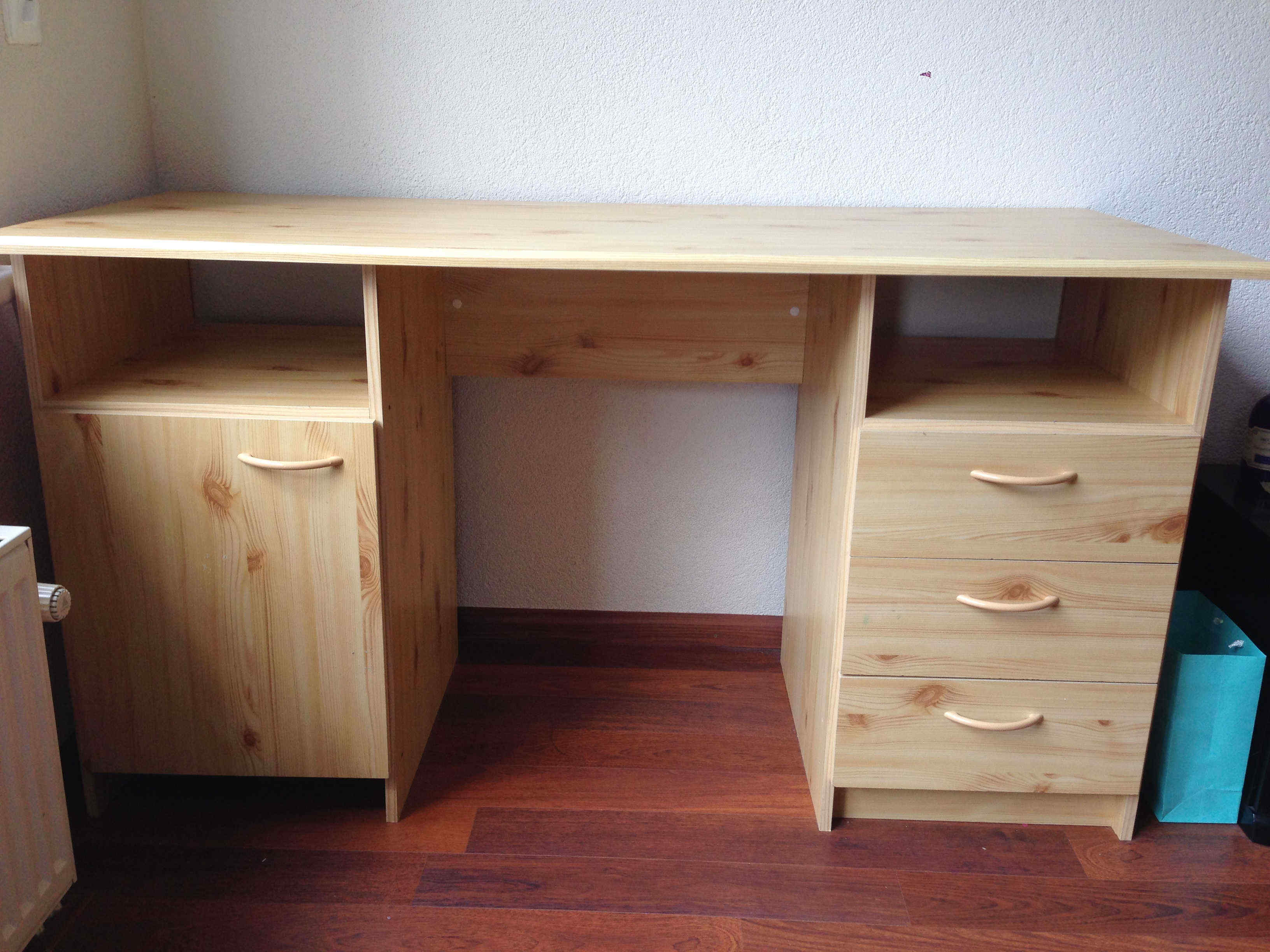 木纹书桌