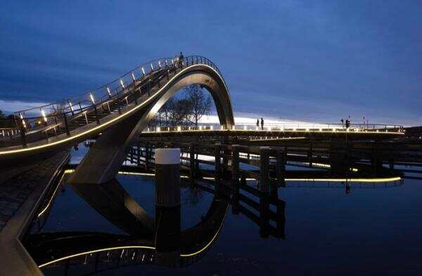 荷兰皮尔默伦德Melkwegbrug桥梁照明设计
