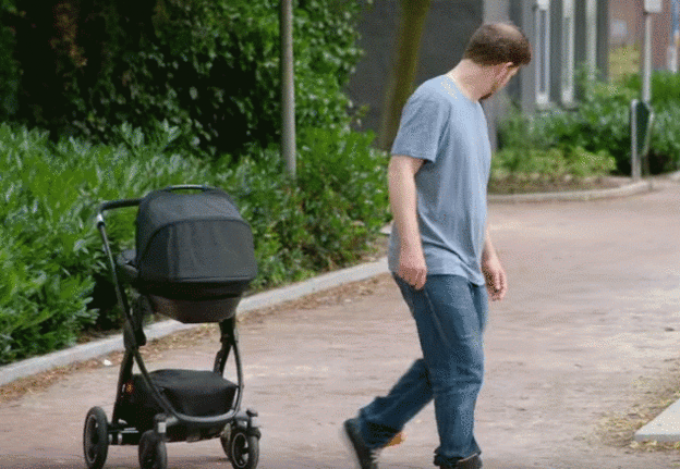 荷兰展示自动驾驶婴儿车 妈妈再也不用担心“粗心奶爸”了