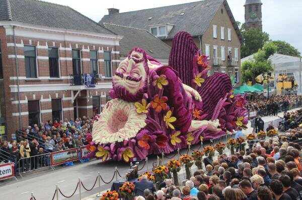 Zundert 花车巡游完满结束啦，我们来看看当天都有哪些花车
