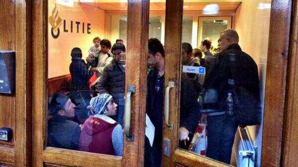 平均每周超过3000难民抵达荷兰，天气寒冷住所问题令人堪忧