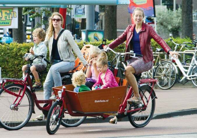 mothers-on-bikes-in-utrecht.jpeg