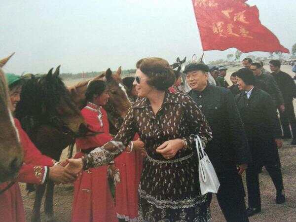 荷兰的公主和王子，首次访问中国的年龄越来越小