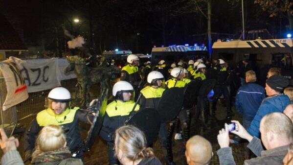 Geldermalsen昨夜因反对修建难民营而发生暴乱,警方被迫开枪！