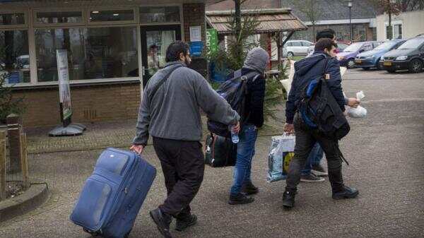 有难民挤破头来荷兰，也有人自愿回原住国！