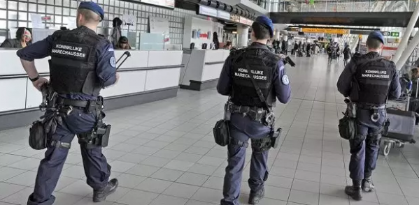 在火车站、机场增加警力能让公众更有安全感吗？