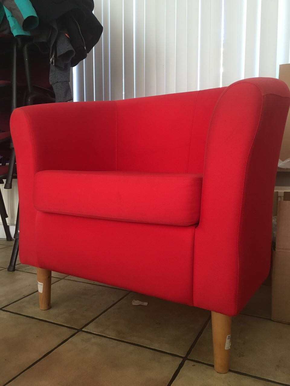 红色单人沙发，5欧