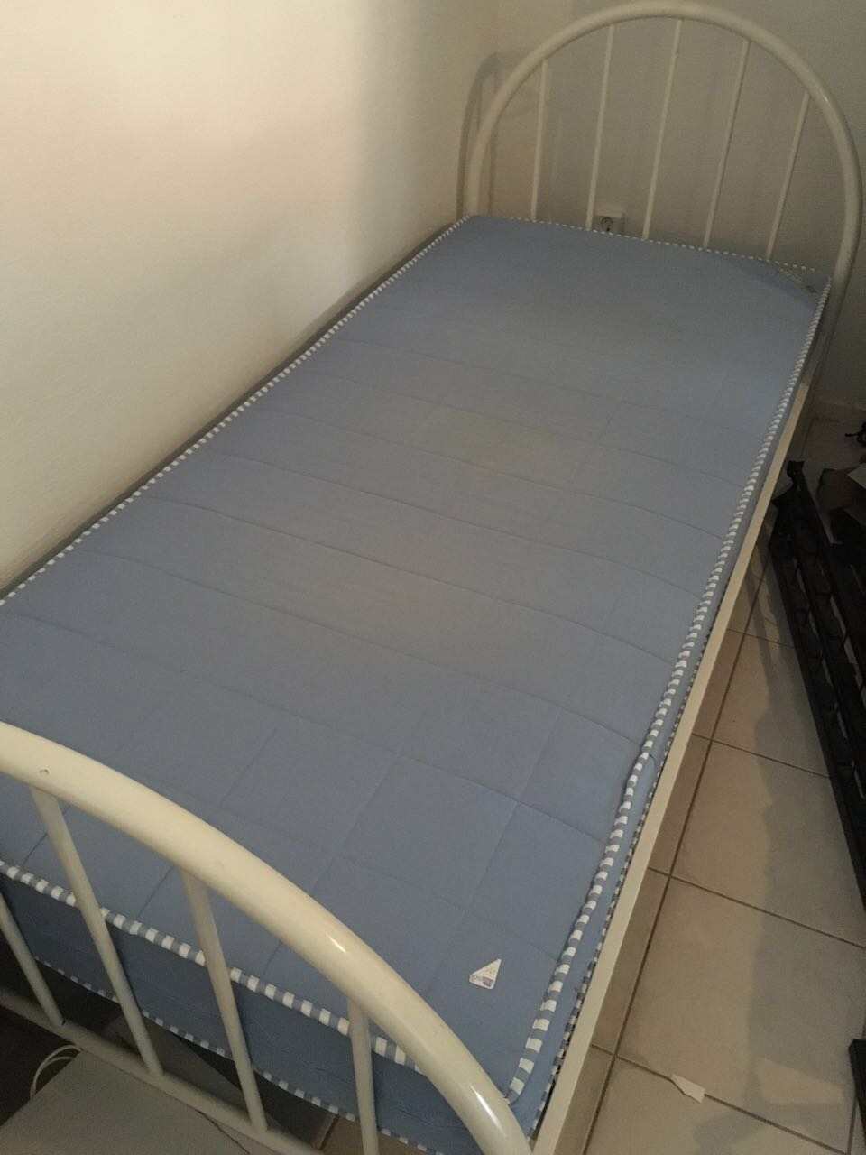 1米宽单人床，带床垫，5欧