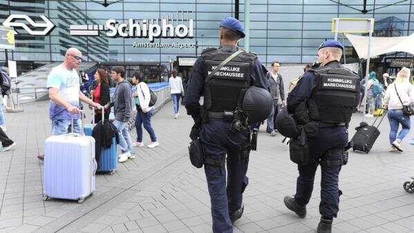 Schipol机场上周截获恐袭消息，周末封路今早逮到疑犯？