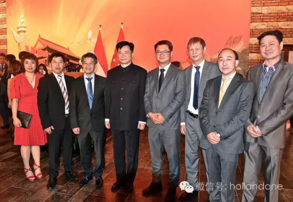 中国驻荷兰大使馆国庆酒会，吴恳大使荷语致辞言简意赅