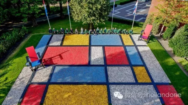 明年来 Keukenhof 郁金香花园，可以看到蒙德里安了！