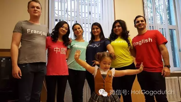 4岁小萝莉通晓7国语言火遍世界，中文说得太好简直给跪了！