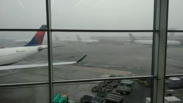 大雾天气造成史基浦机场数十个航班延误
