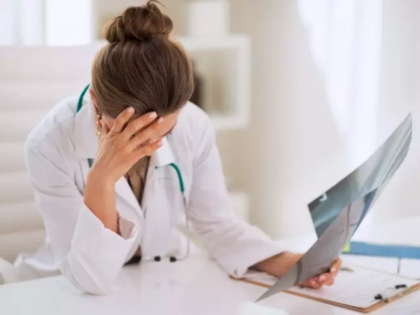 学医学出抑郁症，医生这职业不好当