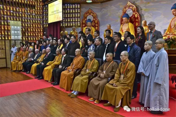 荷兰龙泉大悲寺开光一周年，今天为世界和平祈福
