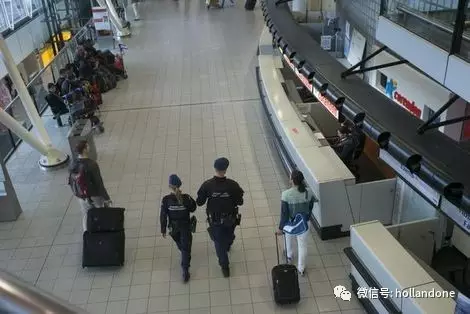 荷兰承认，核实移民和难民身份不细致可能让恐怖分子漏网