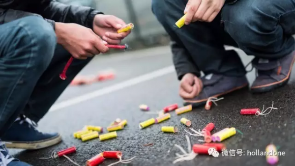 荷兰警方提醒家长注意：留意孩子燃放爆仗烟花的行为！