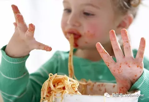 一岁后继续食用婴儿奶粉？荷兰营养专家称儿科医生胡说
