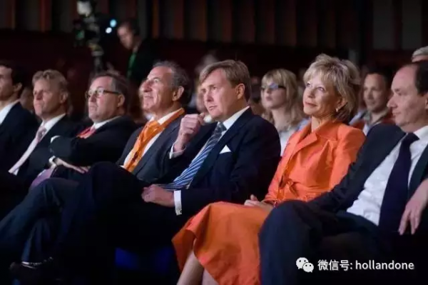 国王都来过了，昨天的大进步日，荷兰各路大伽云集