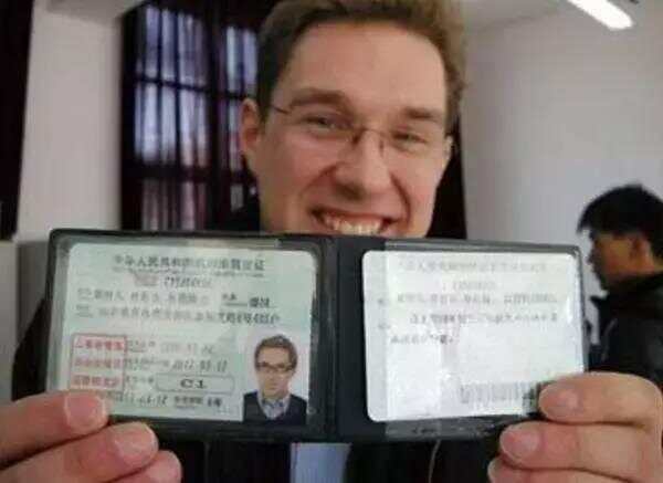 7年驾龄歪果仁挑战中国科目二，结果...