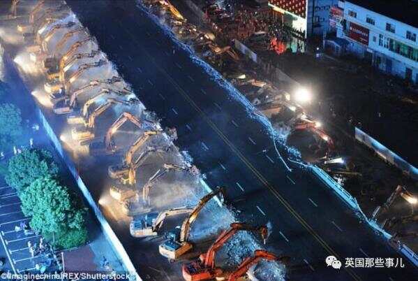 中国挖掘机大队在外网刷屏，歪果网友再次开始怒喷本国...