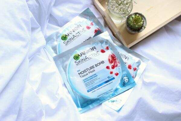 Garnier Moisture Bomb Tissue Mask Review (3).JPG