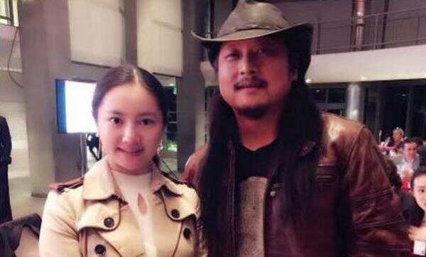 90后海归女与导演婚外恋刷爆网络！留学生：这锅我们不背...