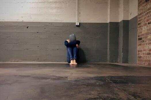 中国留学生突然失联，竟是被警察错抓