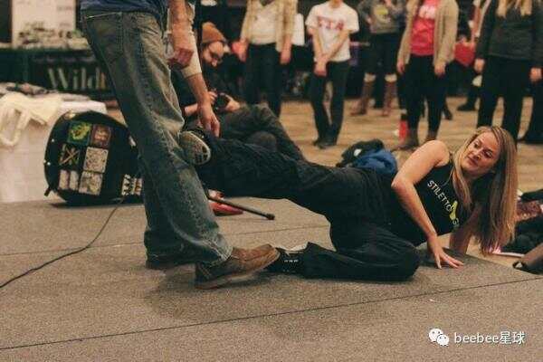 高跟鞋竟然是“最恐怖”防身利器！
