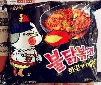 网红火鸡面，竟让外国妹子吃进了医院！