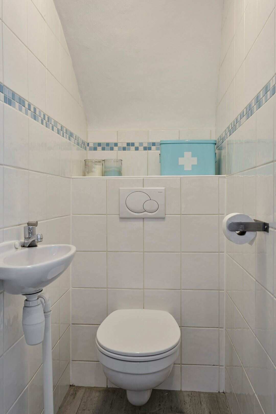 06 toilet.jpg