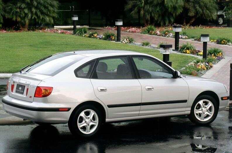 Hyundai_Elantra_GT_5-door_2002_004_3E6BEC2C_m.jpg