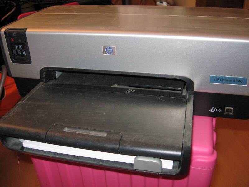 HP6500  彩色喷墨打印机 40欧（刚刚更换的墨盒，而且送一套新墨盒）