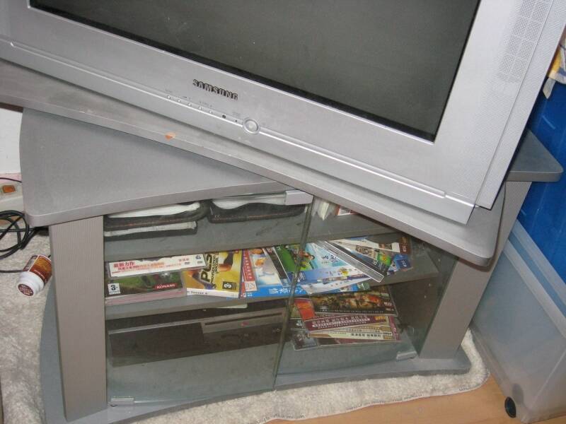 可以90度转体的电视机柜 下面有3层可以放cd或者游戏机  15欧