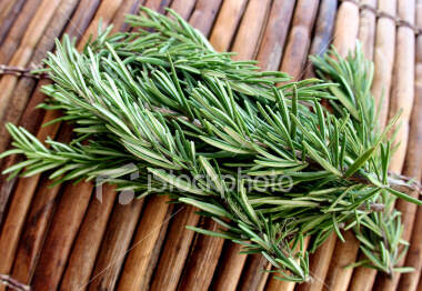 ist2_5162911-thyme-sprigs-on-a-bamboo-mat.jpg