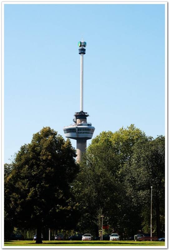 18x米高的欧洲塔，鹿特丹第一高度，上面还有酒店客房住在上面一定很摇晃^^ ...
