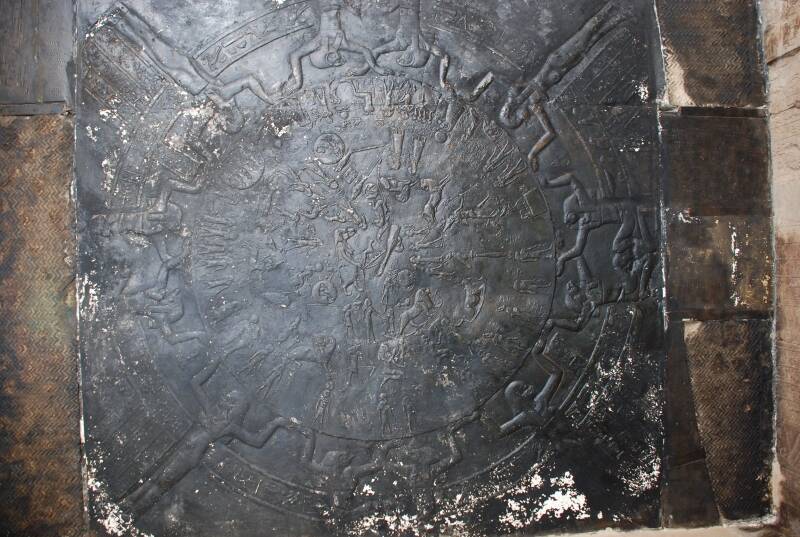 Dendera_calender_ceiling.jpg