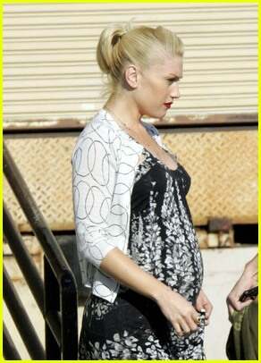 gwen-stefani-pregnant09.jpg