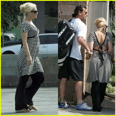 gwen-stefani-pregnant.jpg