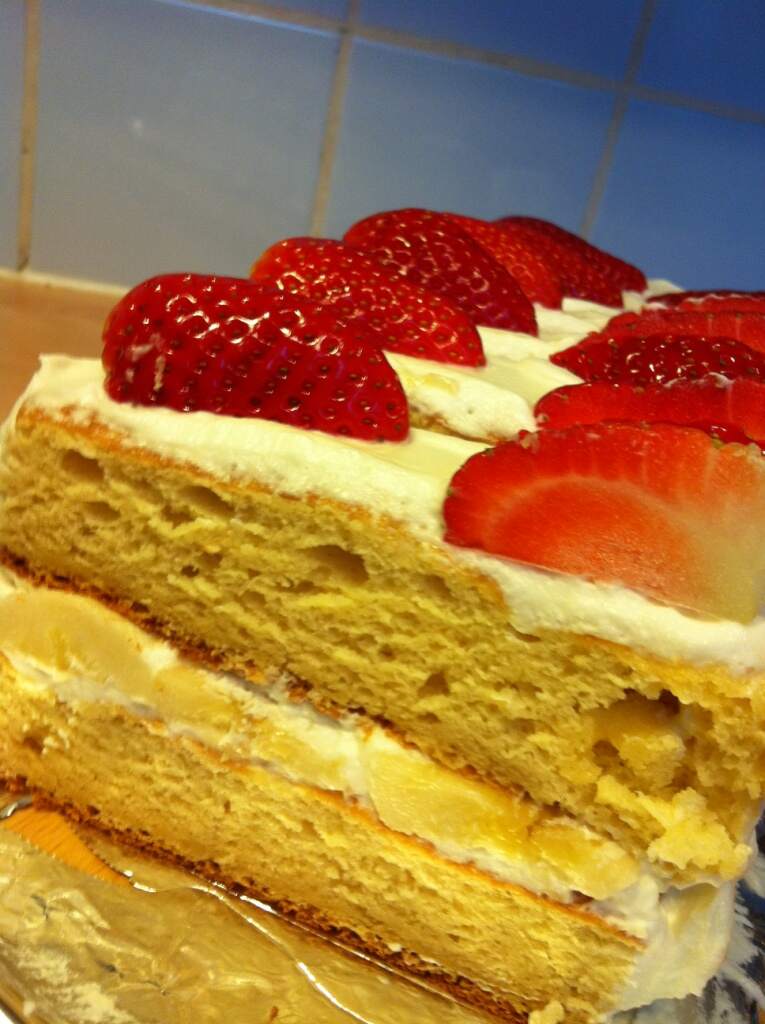 strawberry cake 4.JPG