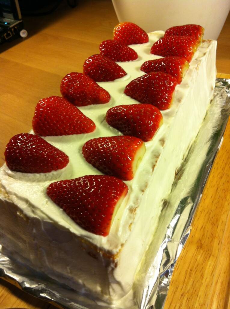 strawberry cake 2.JPG